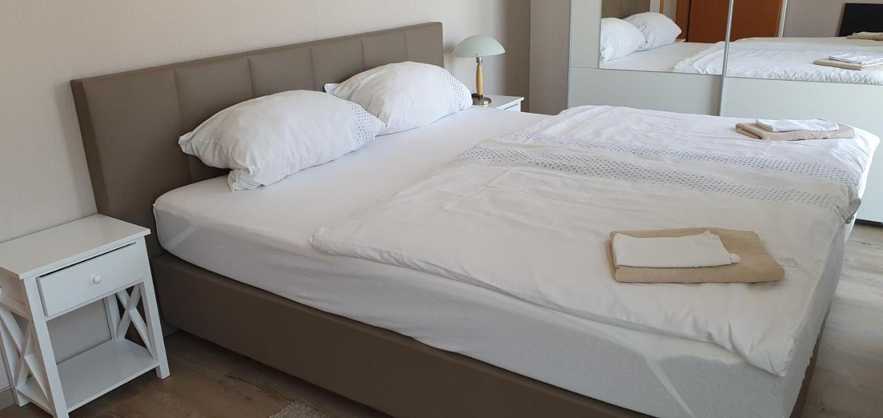 Outletcity Ferienwohnung 2 Metzingen  Exteriör bild
